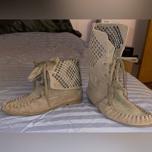 Adjustable Moccasin Boots